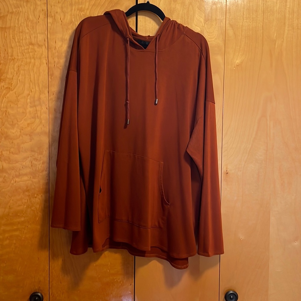 Thin hooded sweatshirt